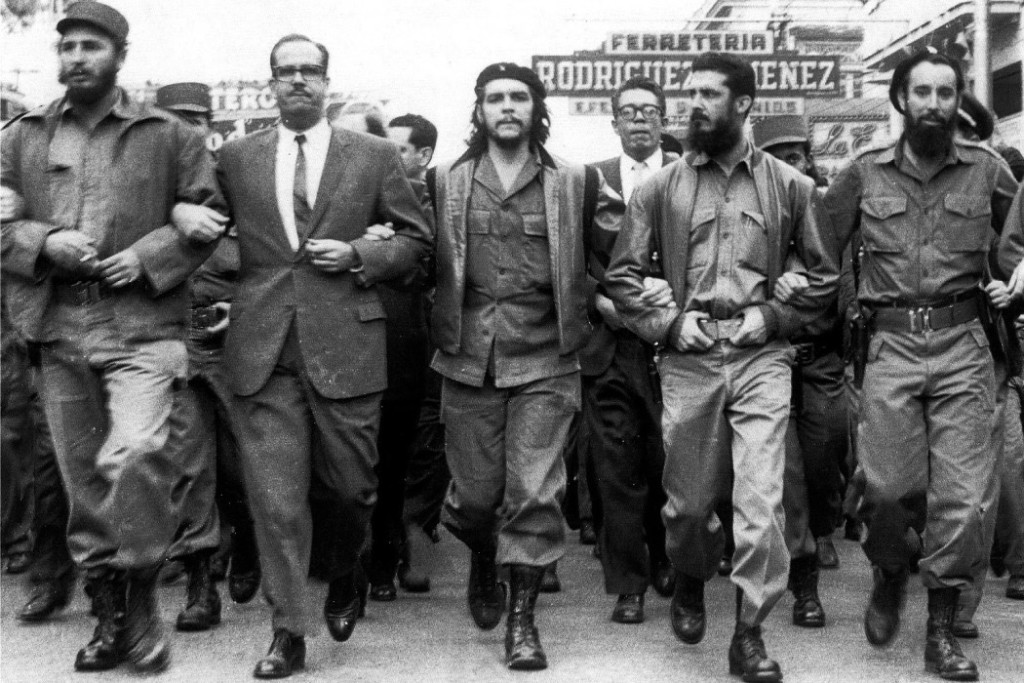 Castro-and-Guevara-Marching-1050x700